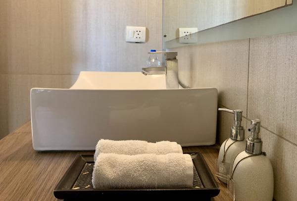 Ensuite Bathroom Linen & Toiletries